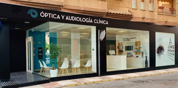 Óptica y Audiología Clínica Egea en Roquetas de Mar